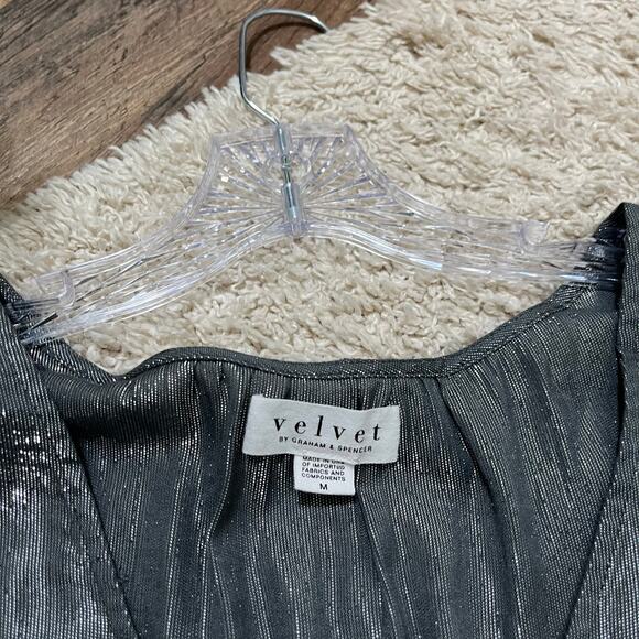 Velvet by Graham & Spencer Size Medium Metallic Gray Woven Scoop Neck Top - Picture 5 of 7